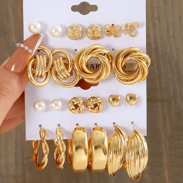 Aretes dorados para fiestas